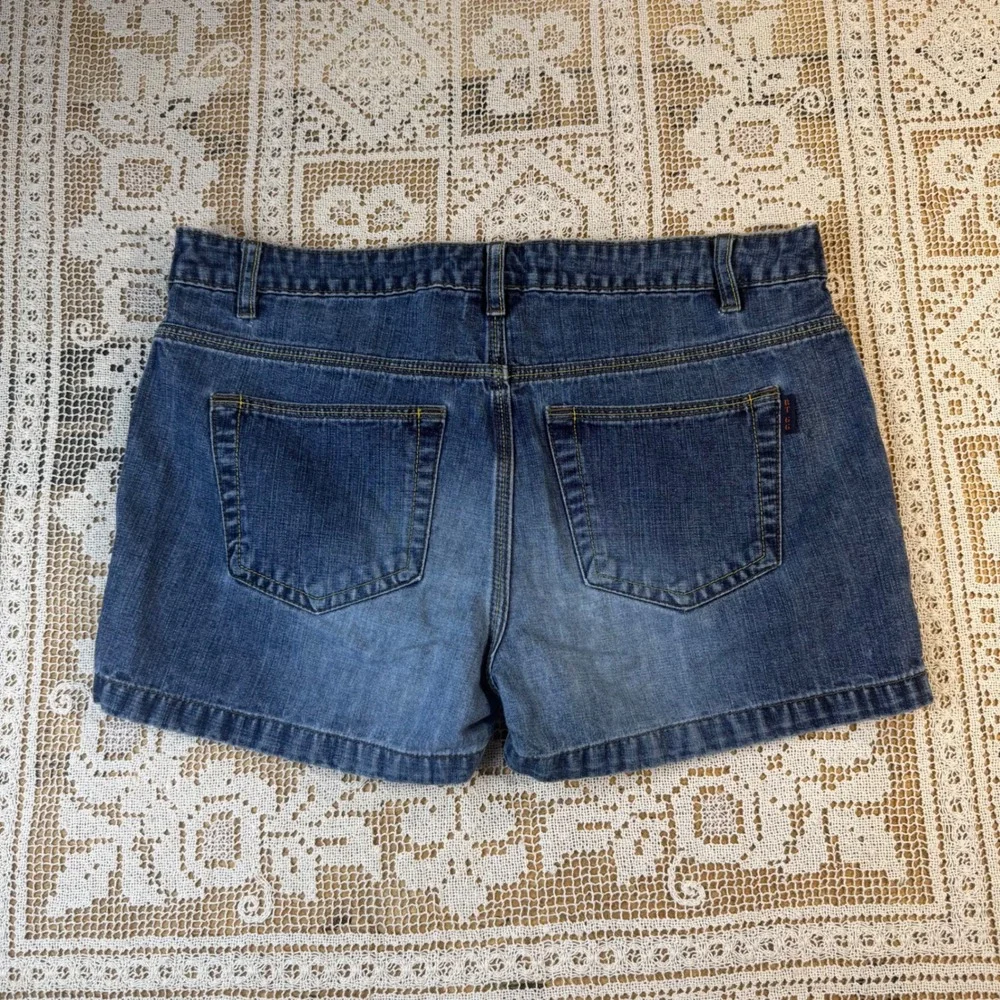 Route 66 denim shorts medium Wash low rise with button fly sz 9/10